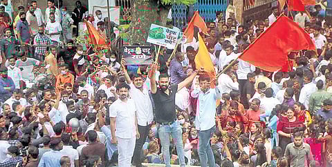 Shiv Sena workers protesting against Narayan Rane at Juhu on Tuesday. (Photo | PTI)