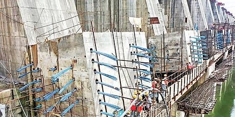 Sources said that there are a total of 17 designs pending as of last week.