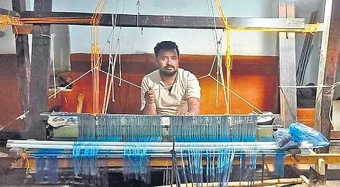 A weaver from Guledgudda in in Bagalkot district.