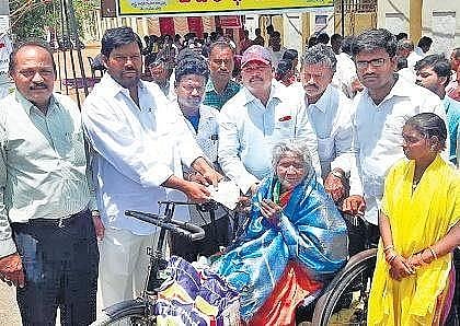 Andhra businessman feeds hundreds every Monday for the past 7 years