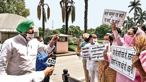 Congress MP Ravneet Singh Bittu (L) in an argument with SAD’s Harsimrat Kaur Badal outside Parliament on Wednesday |PTI