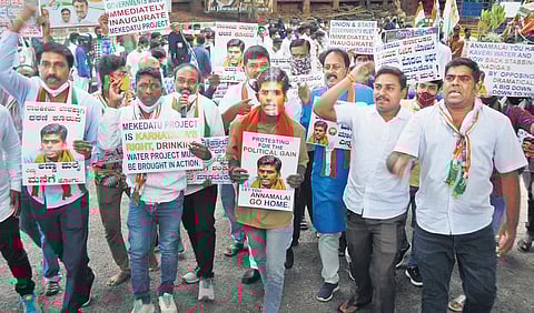 Youth Congress workers protest against Tamil Nadu BJP president K Annamalai for his opposition to the Mekedatu balancing reservoir-cum-drinking water project in Bengaluru on Thursday | express