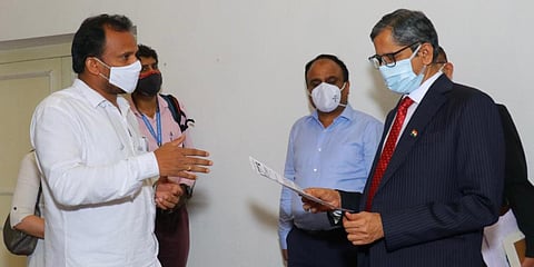 National Weavers United JAC chairman Dasu Suresh meets CJI NV Ramana in New Delhi. (Photo| EPS)