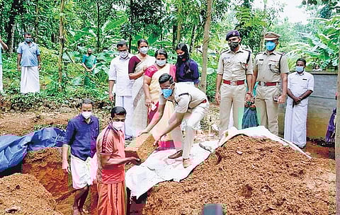 Ernakulam Rural SP K Karthick lays the foundation stone for the house that the Kodanad police are building for Satheesan K | EXPRESS 