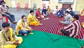 Priests finalising ‘lagna’ for Nuakhai festival in Sambalpur. (File photo| EPS)