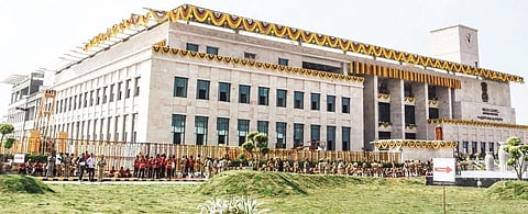 Edu dept officials appear before HC in contempt case 