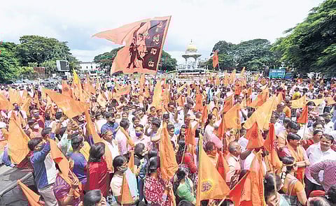 Hindu Jagaran Vedike members protest in Mysuru on Thursday  | Udayshankar S
