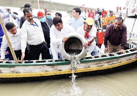 Mukesh Sahani along with party leaders and supporters released 71,000 fishes to mark the 71st birthday of Prime Minister Narendra Modi. (Photo | Twitter)