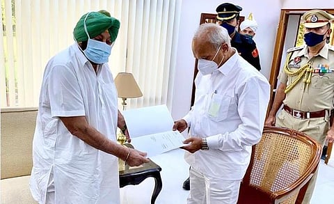 Punjab CM Capt Amarinder Singh submits his resignation letter to the governor. (Photo | Twitter)