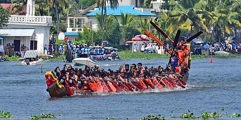 Rowers display agility at 66th edition of Nehru Trophy boat race at Punnamada Lake, Kerala. (EPS | Albin Mathew)
