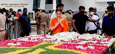 Hindi film actress Kangana Ranaut pays tribute at former Chief Minister J Jayalalithaa's memorial. (Photo | PTI)