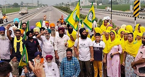 Farmers from the various unions stage a protest against Haryana Police and Government over the police baton charge on farmers in Karnal. (Photo | PTI)
