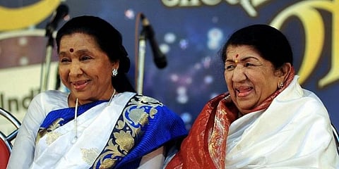 Singing legends Lata Mangeshkar (R) and Asha Bhosle (File Photo | AFP)