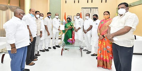Telangana BJP President Bandi Sanjay Kumar meets Telangana Governor Tamilisai Soundararajan along with other party leaders. (Photo | Twitter, @bandisanjay_bjp)