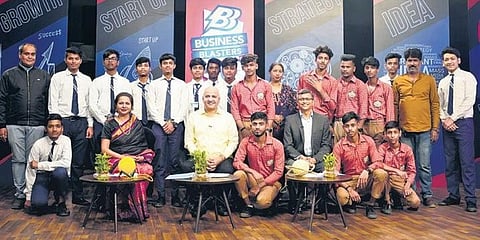 Delhi Deputy CM Manish Sisodia with the participants and panelists. (Photo | EPS)