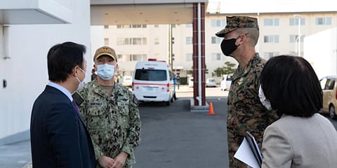 City Mayor Yoshihiko Fukuda (L) visits the Marine Corps air station in Iwakuni. (Photo| Special Arrangement)