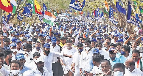 Congress workers, led by KPCC president DK Shivakumar, take out a padayatra demanding the early implementation of Mekedatu project, from Sangama in Kanakapura taluk of Ramanagara district on Sunday |