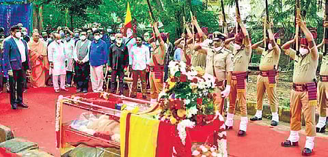 CM Basavaraj Bommai and others pay their last respects to Kannada poet and writer Professor Chandrashekar Patil, who passed away in Bengaluru on Monday