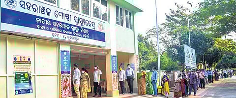 Senior citizens queue up outside the Unit-4 UPHC to get the booster dose of Covid vaccine in Bhubaneswar on Monday, Jan 10, 2022. (Photo | Express)