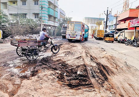 An obstacle course for daily commuters in travelling through damaged corporation road in Perungudi | DEBADATTA MALLICK