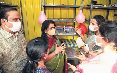 Mayor Gadwal Vijayalaxmi interacts with citizens at the inauguration of ‘Room of Kindness’ facility at Moosapet on Tuesday, Jan 11, 2022.