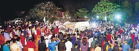 People paying tribute to Dheeraj at Thrichambaram near Taliparamba on Wednesday