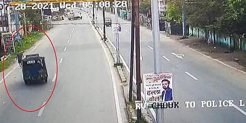 CCTV footage shows Dhanbad judge Uttam Anand run over by a heavy auto-rickshaw. (Photo | YouTube Screengrab)