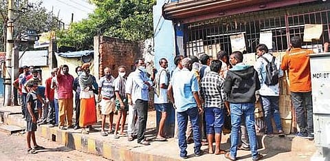 Liquor shops to remain open till 10 pm; Government cites Covid norms for extension