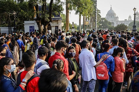 Indians, mostly wearing face masks as a precaution against COVID-19, gather to enter Victoria Memorial park on New Year's Day in Kolkata. (Photo | AP)