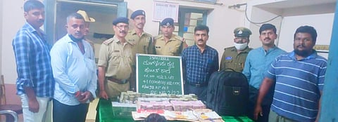 The cash and gold seized by police (Photo | Special arrangement)