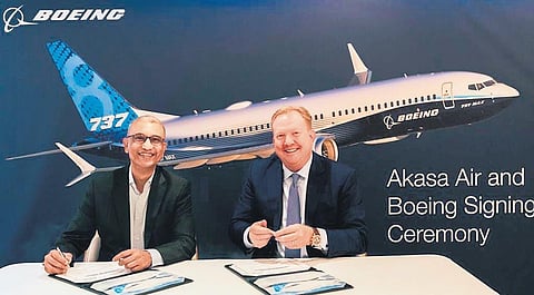 Akasa Air CEO Vinay Dube with Stan Deal, president (File Photo)