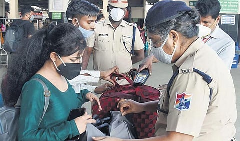 RPF and police personnel check passengers entering the Chennai Central Railway station ahead of the Republic day | Ashwin Prasath