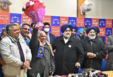 Veteran BjP leader Madan Mohan Mittal welcomed into the Shiromani Akali Dal fold. (Photo | Twitter)