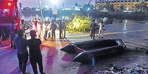 Fire and rescue services personnel under the Maduravoyal flyover in search of the child who was washed away in the Cooum river in Chennai. (Photo| R Satish Babu, EPS)