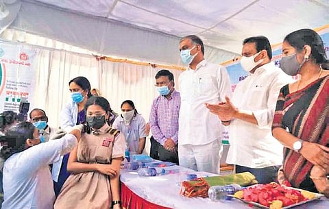 25,000 in 15-18 age group in Telangana get Covid vaccines on Day 1