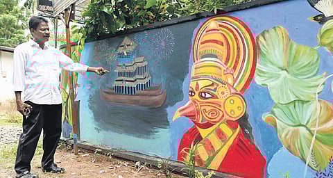RT Club secretary K G Vijayan describes the murals on the Art Street depicting the famous Attuvela and Garudan Thookkam being held in Maravanthuruth | Vishnu Prathap