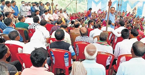 Displaced persons of MCL staging protest in Hemgir block on Monday | Express