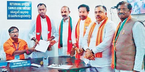Komatireddy Rajagopal Reddy files his nomination at Chandur in Munugode constituency on Monday as BJP leaders look on.