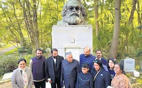 Chief Minister  Pinarayi Vijayan with his family members and ministers at the Karl Marx Tomb in London