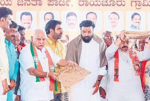 Chief Minister Basavaraj Bommai, former CM B S Yediyurappa and BJP leaders launch the Jana Sankalpa Yatra at Gillesugur near Raichur on Tuesday