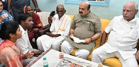 Karnataka Chief Minister Basavaraj Bommai and BJP strongman B S Yediyurappa at the residence of a Dalit man. (Photo | Basavaraj S Bommai Twitter)