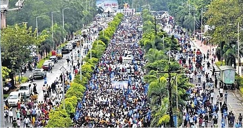 Visakha Garjana rally commenced at Ambedkar Statue in Visakhapatnam | EXPRESS
