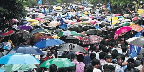 Braving rain, Vizagites take part in Visakha Garjana on Saturday