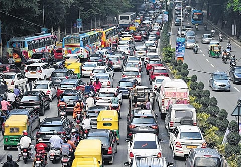 Traffic snarls up on Sankey Road in Bengaluru on Sunday  | Shashidhar Byrappa
