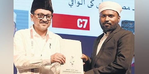 Panakkad Syed Sadiq Ali Shihab Thangal presenting degree to a student at the convocation of Wafy course in Kozhikode on Thursday | E Gokul