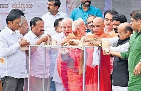 CM Basavaraj Bommai, ex-CM BS Yediyurappa and other dignitaries at the sacred soil collection campaign for the Kempegowda statue, on Friday | nagaraja gadekal