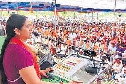 Congress MLA Laxmi Hebbalkar addresses the Panchamasali convention at Hukkeri on Friday