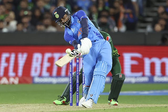 Chasing a total of 159/8, India lost four early wickets including that of KL Rahul and Rohit Sharma and have reached 100 runs at the end of 15 overs at the Melbourne Cricket Ground. (Photo | AP)