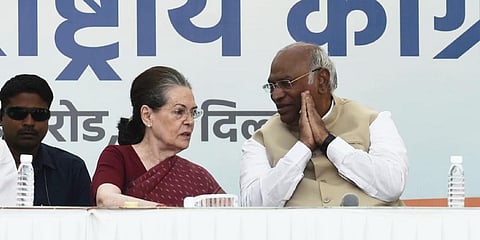 Mallikarjun Kharge takes charge as Congress President at a party function in New Delhi on Wednesday.(Photo |Parveen Negi, EPS)