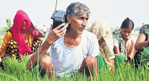 Centre eases rules for FM Radio to expand service to small cities